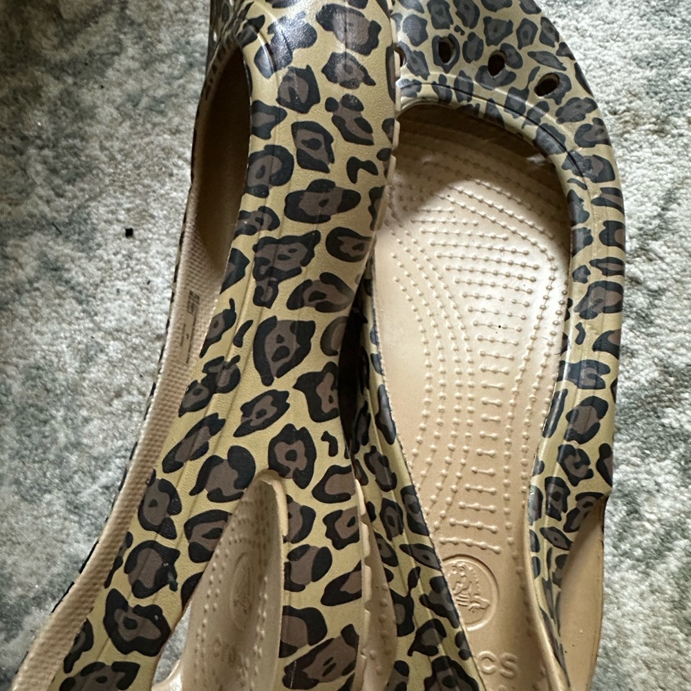CROCS size 9 Women's Animal Print Flats - Picture 2 of 4